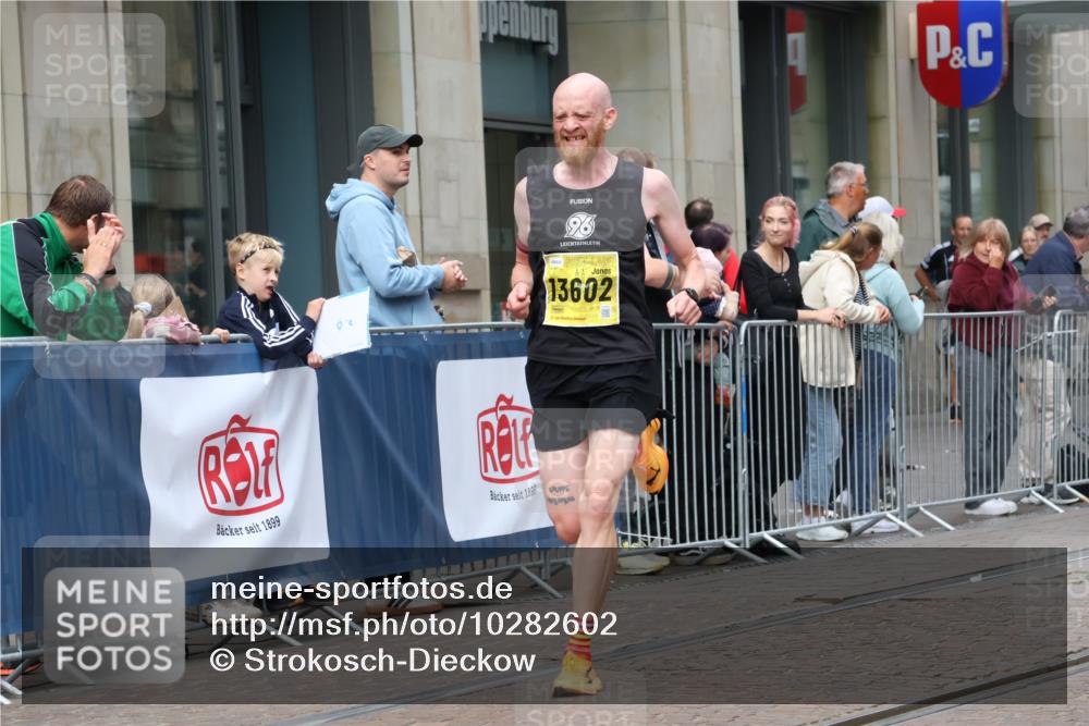 13.09.2026 - 21. swb-Marathon Bremen Strokosch-Dieckow http://msf.ph/oto/10282602 13.09.2026 10:31:07 Ziel 13504, 13571, 13537, 13554, 13572, 13602, 13630 meine-sportfotos.de