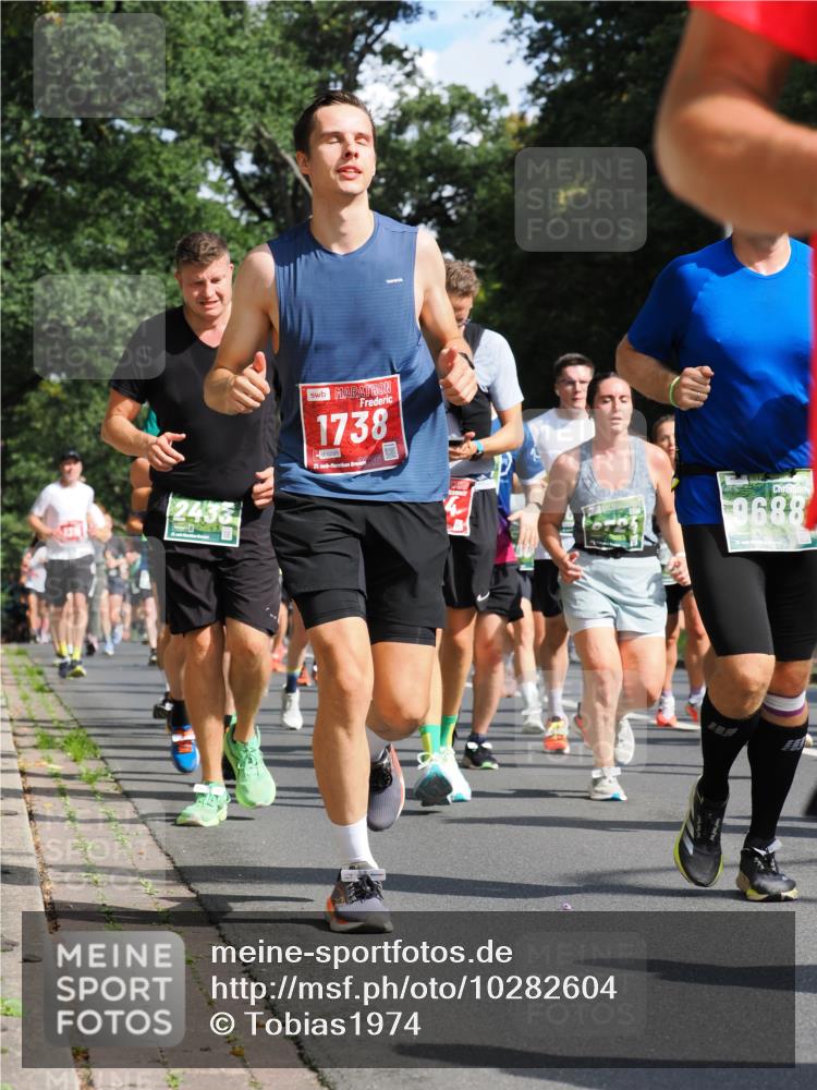 13.09.2026 - 21. swb-Marathon Bremen TobiasT http://msf.ph/oto/10282604 13.09.2026 12:02:20 Laufen 2433, 1738, 0295, 21, 40, 9688 meine-sportfotos.de