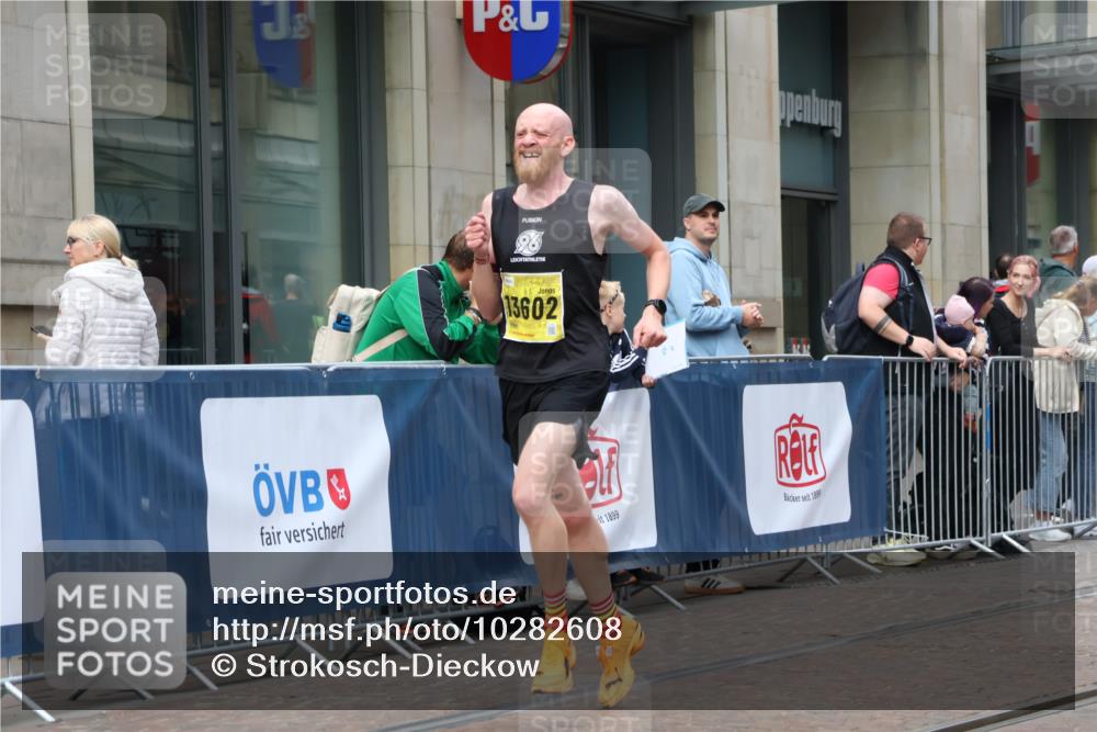 13.09.2026 - 21. swb-Marathon Bremen Strokosch-Dieckow http://msf.ph/oto/10282608 13.09.2026 10:31:08 Ziel 13504, 13571, 13537, 13554, 13572, 13602, 13630 meine-sportfotos.de