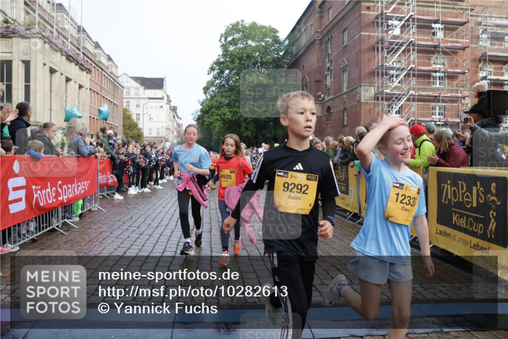13.09.2026 - Kiel Lauf Yannick Fuchs http://msf.ph/oto/10282613 13.09.2026 08:56:31 Ziel 26, 407, 470, 582, 758, 759, 1009, 1137, 1950, 2173, 2719, 3078, 3930, 4127, 4128, 4537, 4602, 4617, 5315, 5459, 6371, 6449, 7865, 7866, 8160, 8719, 8784, 9021, 9626, 9957, 10610, 10612, 10939, 11795, 12032, 74, 76, 234, 547, 669, 808, 1126, 1346, 1444, 1581, 2143, 2197, 2497, 2640, 2685, 2711, 3179, 3350, 3409, 3454, 3750, 4023, 4165, 5012, 5259, 5687, 5759, 5781, 6003, 6212, 6232, 7390, 9374, 653, 1222, 5781 meine-sportfotos.de