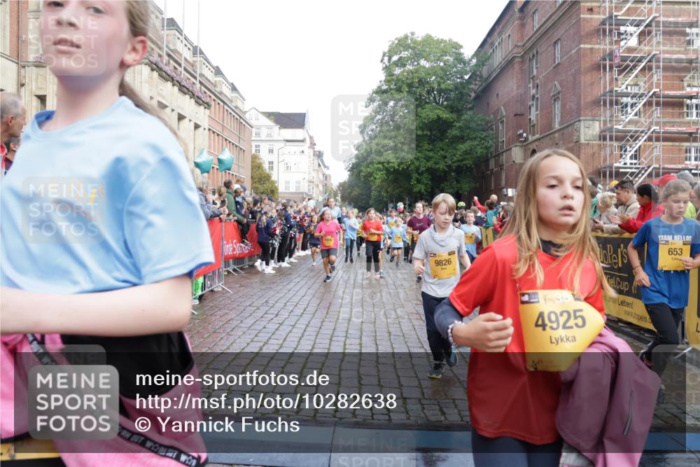 13.09.2026 - Kiel Lauf Yannick Fuchs http://msf.ph/oto/10282638 13.09.2026 08:56:32 Ziel 26, 407, 470, 582, 758, 759, 1009, 1137, 1950, 2173, 2719, 3078, 3930, 4127, 4128, 4537, 4602, 4617, 5315, 5459, 6371, 6449, 7865, 7866, 8160, 8719, 8784, 9021, 9626, 9957, 10091, 10610, 10612, 10939, 11795, 12032, 74, 76, 234, 407, 547, 669, 759, 808, 1126, 1346, 1444, 1581, 2143, 2197, 2497, 2640, 2685, 2711, 3179, 3350, 3409, 3454, 3750, 4023, 4165, 5012, 5259, 5687, 5759, 6003, 6212, 6232, 7390, 9374, 482, 653, 1222, 2479, 2543, 5781 meine-sportfotos.de