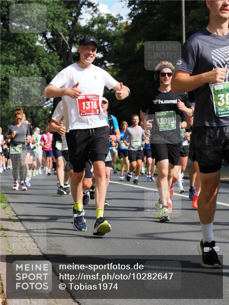 13.09.2026 - 21. swb-Marathon Bremen TobiasT http://msf.ph/oto/10282647 13.09.2026 12:02:27 Laufen 1316, 13090, 39, 21 meine-sportfotos.de