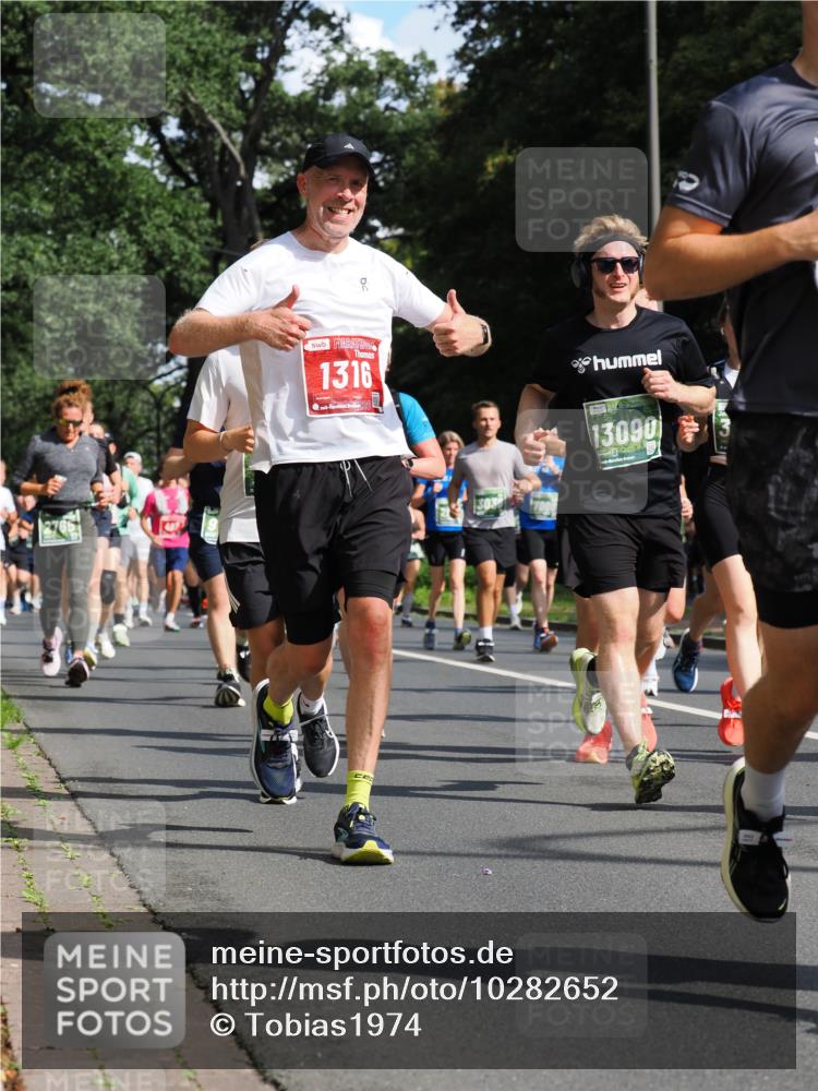 13.09.2026 - 21. swb-Marathon Bremen TobiasT http://msf.ph/oto/10282652 13.09.2026 12:02:27 Laufen 1316, 3030, 13090 meine-sportfotos.de