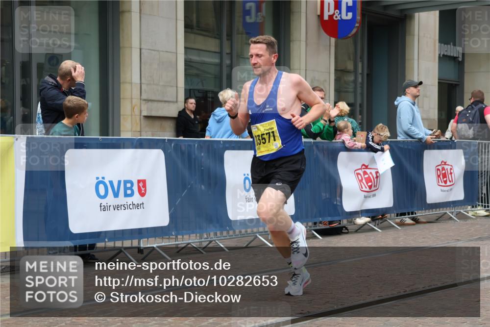 13.09.2026 - 21. swb-Marathon Bremen Strokosch-Dieckow http://msf.ph/oto/10282653 13.09.2026 10:31:18 Ziel 13504, 13643, 13571, 13572, 13602, 13630 meine-sportfotos.de