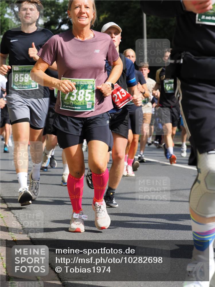 13.09.2026 - 21. swb-Marathon Bremen TobiasT http://msf.ph/oto/10282698 13.09.2026 12:02:38 Laufen 859, 26, 7385, 21, 26, 213, 275 meine-sportfotos.de