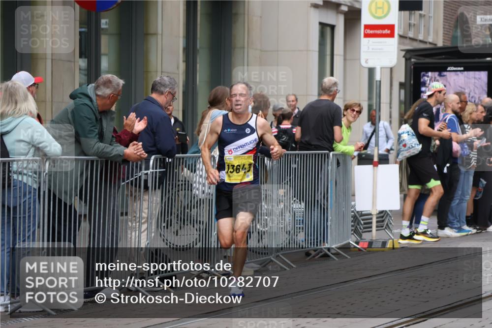 13.09.2026 - 21. swb-Marathon Bremen Strokosch-Dieckow http://msf.ph/oto/10282707 13.09.2026 10:31:40 Ziel 12457, 13533, 13536, 13543, 13573, 13582, 13618, 13632, 13504, 13571, 13643 meine-sportfotos.de
