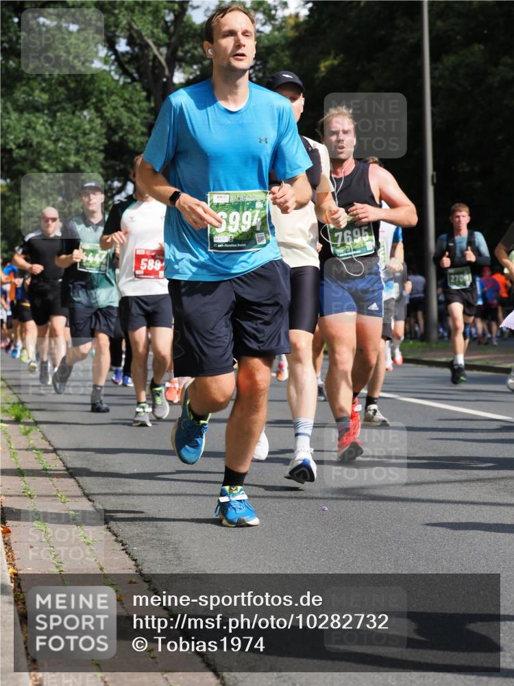 13.09.2026 - 21. swb-Marathon Bremen TobiasT http://msf.ph/oto/10282732 13.09.2026 12:02:43 Laufen 588, 994, 6151, 21, 7695 meine-sportfotos.de