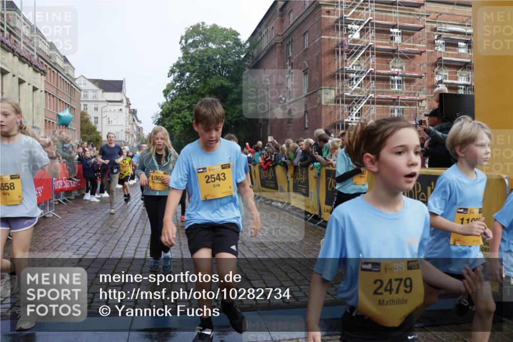 13.09.2026 - Kiel Lauf Yannick Fuchs http://msf.ph/oto/10282734 13.09.2026 08:56:36 Ziel 26, 582, 758, 899, 1137, 1285, 1340, 1950, 3078, 3520, 3930, 4127, 4128, 4188, 4228, 4617, 5097, 5315, 6449, 7865, 7866, 8160, 8719, 8785, 9021, 9176, 9626, 10091, 10612, 10939, 11795, 12032, 74, 76, 234, 407, 470, 669, 759, 808, 1009, 1126, 1346, 1444, 1581, 2143, 2173, 2197, 2497, 2640, 2685, 2719, 3179, 3350, 3454, 3750, 4023, 4165, 5012, 5259, 5687, 5759, 6003, 6212, 6232, 7390, 9374, 81, 482, 653, 1222, 2479, 2543, 74, 5781 meine-sportfotos.de