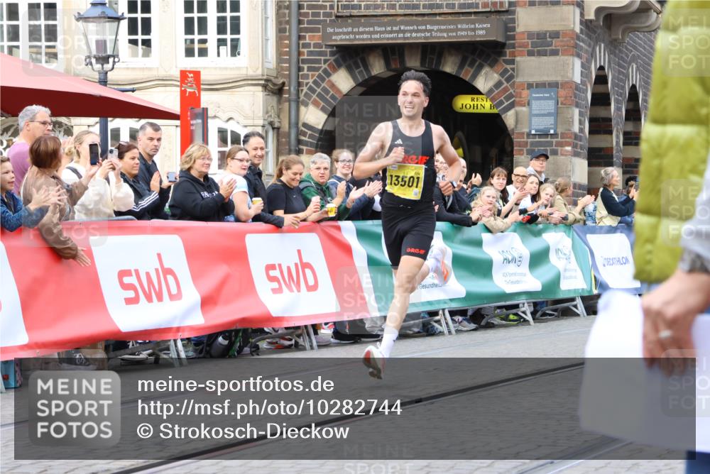 13.09.2026 - 21. swb-Marathon Bremen Strokosch-Dieckow http://msf.ph/oto/10282744 13.09.2026 10:28:24 Ziel 13501, 13515, 13547, 13567, 13635 meine-sportfotos.de