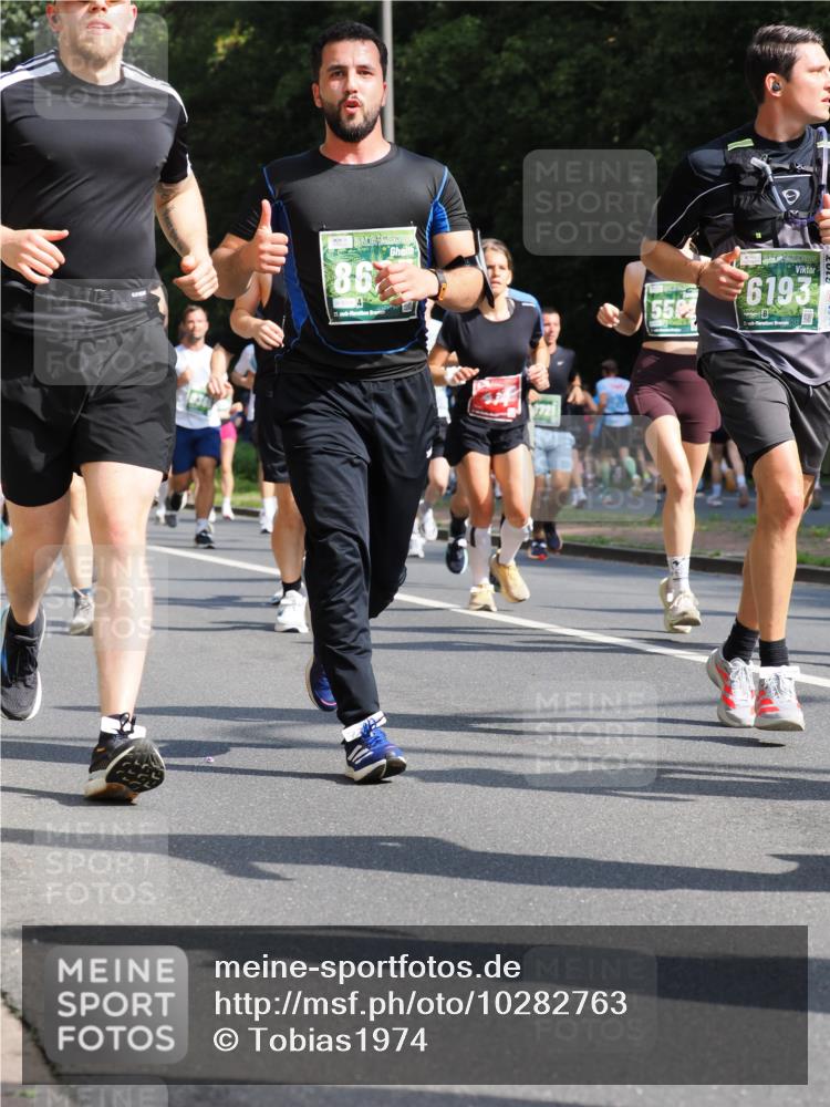 13.09.2026 - 21. swb-Marathon Bremen TobiasT http://msf.ph/oto/10282763 13.09.2026 12:02:48 Laufen 86, 21, 721, 550, 6193, 2 meine-sportfotos.de