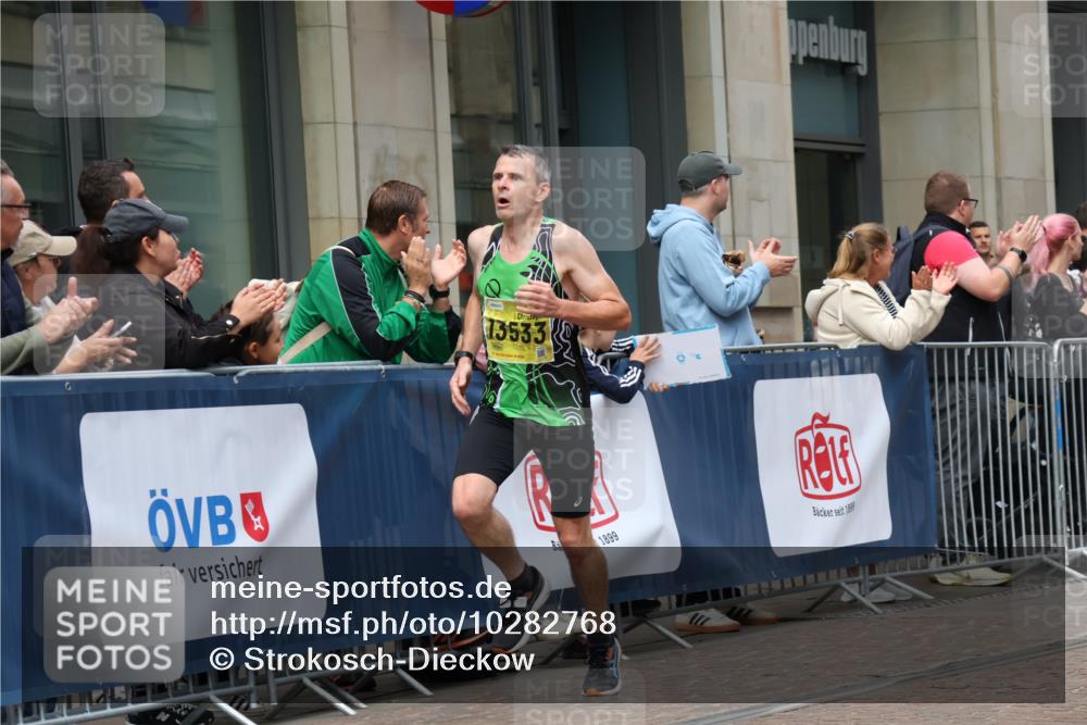 13.09.2026 - 21. swb-Marathon Bremen Strokosch-Dieckow http://msf.ph/oto/10282768 13.09.2026 10:31:51 Ziel 13543, 13582, 13632, 13639, 12457, 13504, 13533, 13536, 13573, 13618, 13643 meine-sportfotos.de