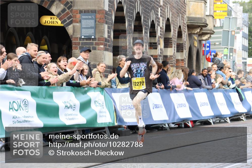 13.09.2026 - 21. swb-Marathon Bremen Strokosch-Dieckow http://msf.ph/oto/10282788 13.09.2026 10:28:30 Ziel 13501, 13515, 13567, 13593 meine-sportfotos.de