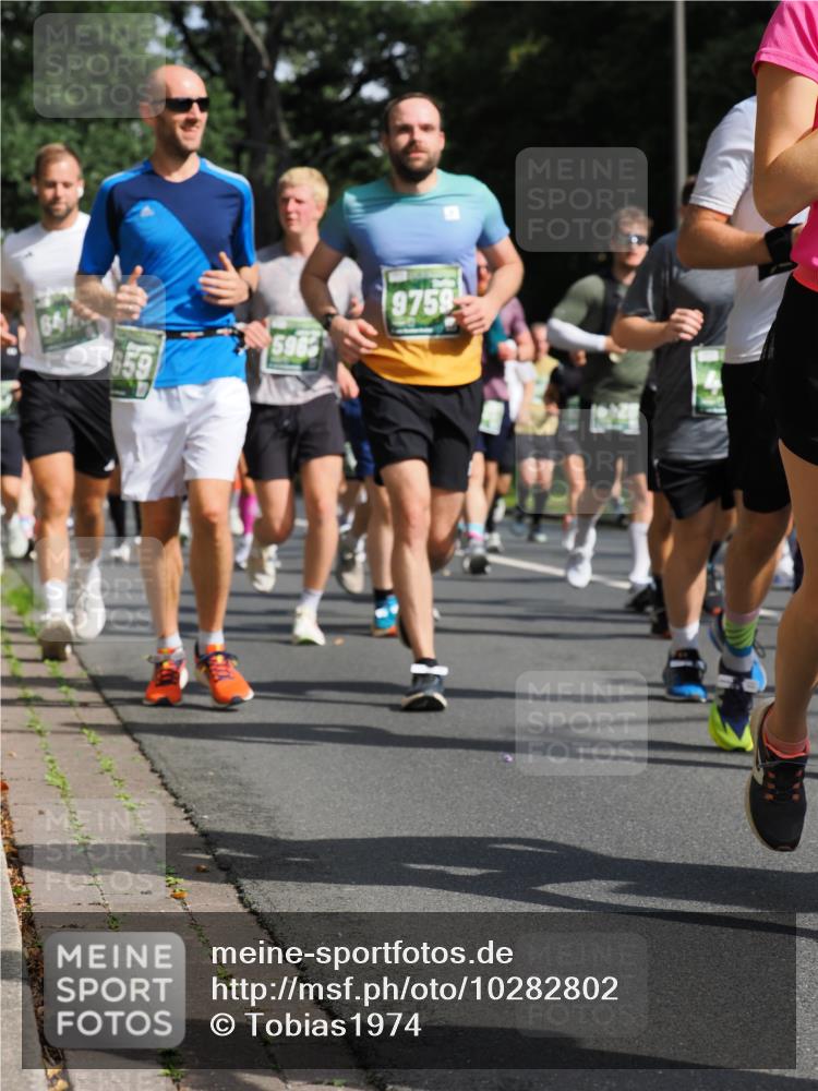 13.09.2026 - 21. swb-Marathon Bremen TobiasT http://msf.ph/oto/10282802 13.09.2026 12:02:56 Laufen 644, 5965, 9759 meine-sportfotos.de