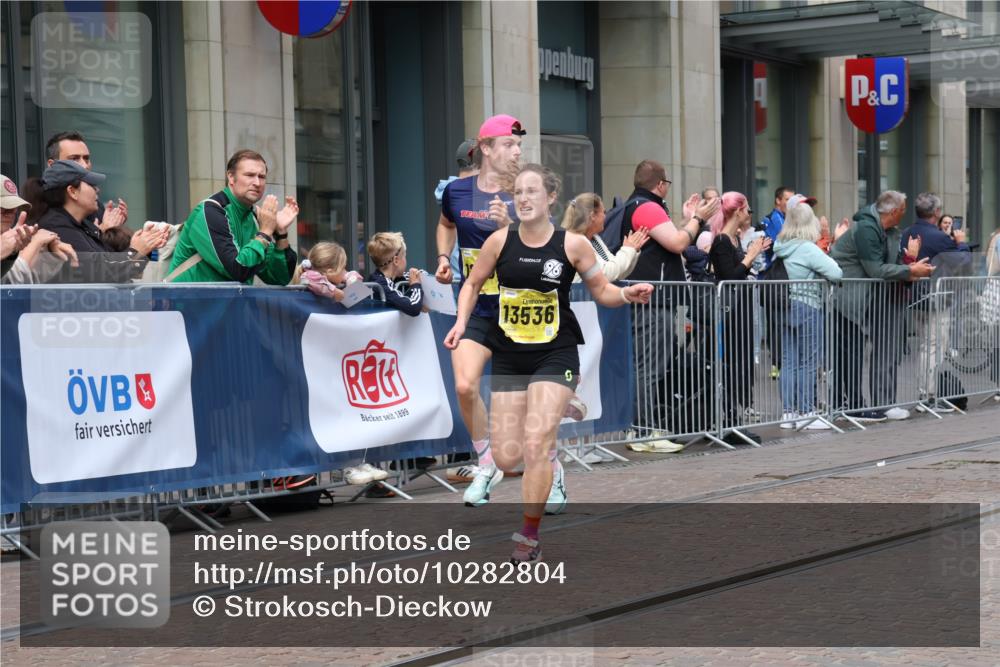 13.09.2026 - 21. swb-Marathon Bremen Strokosch-Dieckow http://msf.ph/oto/10282804 13.09.2026 10:31:53 Ziel 13543, 13564, 13582, 13632, 13639, 12457, 13504, 13533, 13536, 13573, 13618, 13643 meine-sportfotos.de