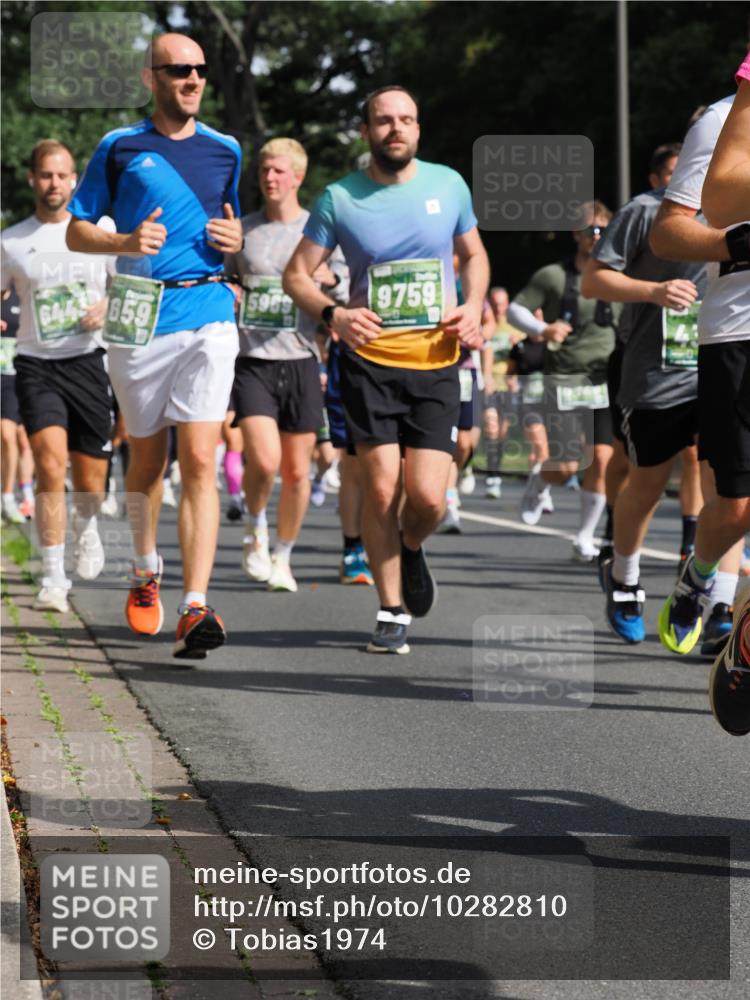 13.09.2026 - 21. swb-Marathon Bremen TobiasT http://msf.ph/oto/10282810 13.09.2026 12:02:56 Laufen 6443, 659, 5969, 9759 meine-sportfotos.de