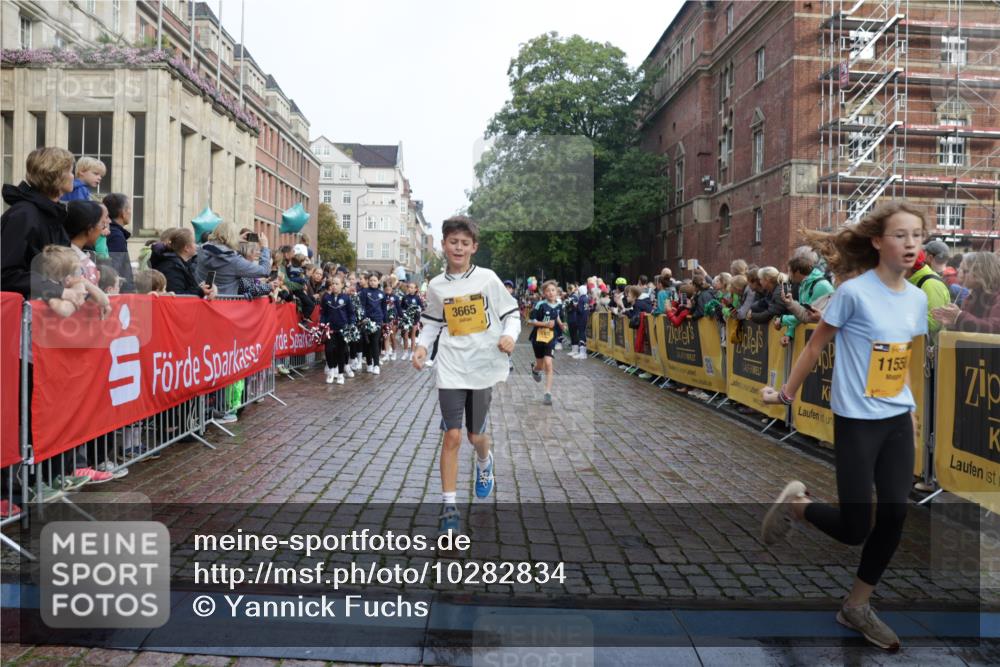 13.09.2026 - Kiel Lauf Yannick Fuchs http://msf.ph/oto/10282834 13.09.2026 08:56:46 Ziel 139, 653, 899, 1222, 1285, 1340, 1544, 2478, 3303, 3520, 3740, 4136, 4188, 4228, 4680, 4925, 5097, 5180, 5333, 5597, 6449, 6903, 8094, 8270, 8424, 8785, 9156, 9176, 9292, 9562, 9826, 10042, 10091, 10213, 11627, 11978, 12220, 12333, 12700, 26, 407, 470, 582, 758, 759, 1009, 1137, 1346, 1950, 2173, 2497, 2640, 2685, 2719, 3078, 3750, 3930, 4023, 4127, 4128, 4165, 5687, 6003, 7390, 9374, 81, 482, 2479, 2543, 3034, 3179, 6232, 7489 meine-sportfotos.de