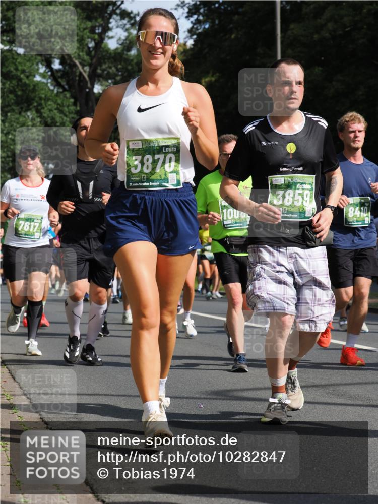 13.09.2026 - 21. swb-Marathon Bremen TobiasT http://msf.ph/oto/10282847 13.09.2026 12:03:03 Laufen 7617, 3870, 21, 9400, 201, 1000, 3859, 26, 8410 meine-sportfotos.de