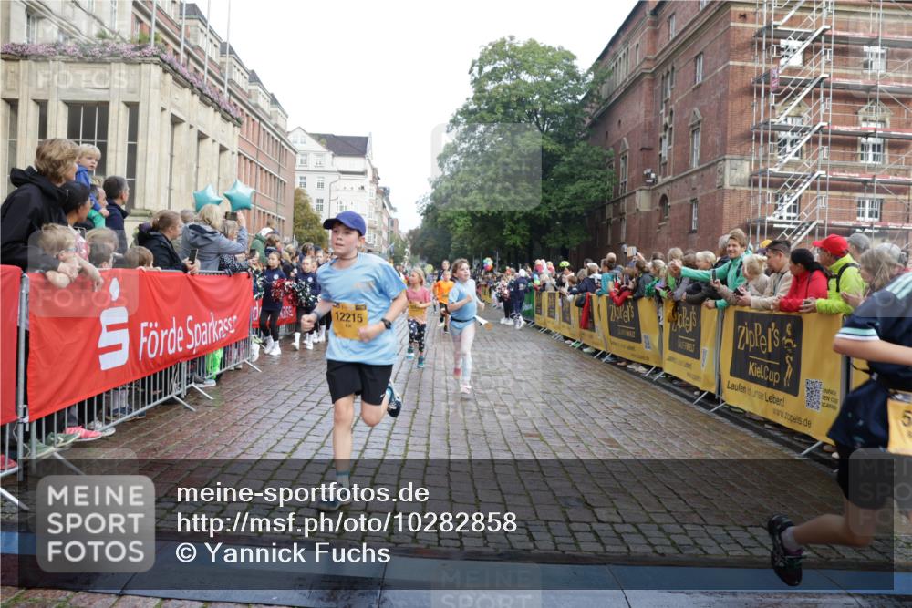 13.09.2026 - Kiel Lauf Yannick Fuchs http://msf.ph/oto/10282858 13.09.2026 08:56:48 Ziel 139, 482, 653, 899, 1222, 1285, 1340, 1544, 2478, 2479, 2543, 3303, 3520, 3740, 4136, 4188, 4228, 4558, 4680, 4901, 4925, 5097, 5180, 5223, 5333, 5597, 6903, 7927, 8094, 8270, 8424, 8785, 9156, 9176, 9292, 9307, 9562, 9826, 10042, 10213, 10603, 11627, 11978, 11986, 12154, 12220, 12333, 12700, 26, 407, 470, 582, 758, 759, 1009, 1137, 1346, 1950, 2173, 2497, 2640, 2685, 2719, 3078, 3520, 3750, 3930, 4023, 4127, 4128, 4165, 4188, 5687, 6003, 81, 3034, 3179, 6232, 7489 meine-sportfotos.de