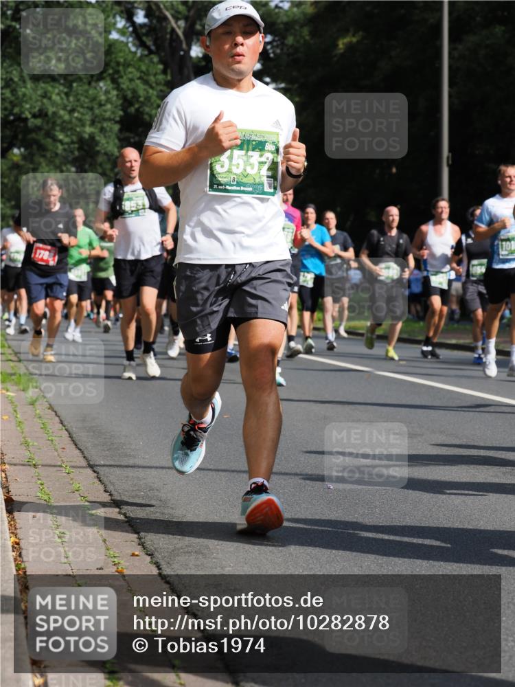 13.09.2026 - 21. swb-Marathon Bremen TobiasT http://msf.ph/oto/10282878 13.09.2026 12:03:10 Laufen 1788, 3532, 21, 26 meine-sportfotos.de