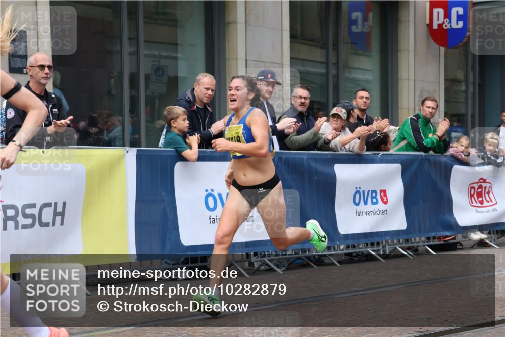 13.09.2026 - 21. swb-Marathon Bremen Strokosch-Dieckow http://msf.ph/oto/10282879 13.09.2026 10:31:56 Ziel 13543, 13564, 13582, 13632, 13638, 13639, 12457, 13533, 13536, 13573, 13618, 13643 meine-sportfotos.de