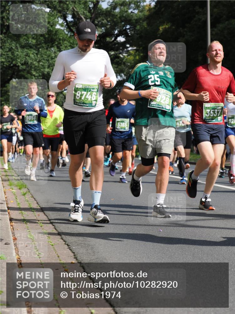 13.09.2026 - 21. swb-Marathon Bremen TobiasT http://msf.ph/oto/10282920 13.09.2026 12:03:19 Laufen 9058, 8746, 21, 120, 25, 928, 6504, 3537, 5165 meine-sportfotos.de