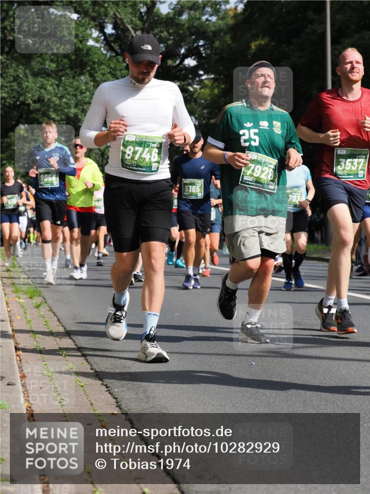 13.09.2026 - 21. swb-Marathon Bremen TobiasT http://msf.ph/oto/10282929 13.09.2026 12:03:19 Laufen 9056, 8746, 40, 5165, 25, 7928, 21, 703, 3537 meine-sportfotos.de