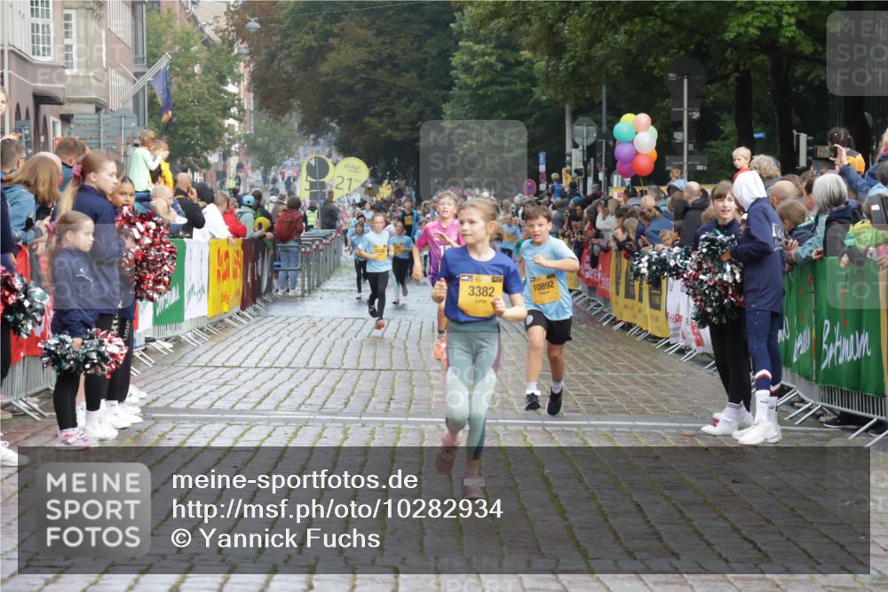 13.09.2026 - Kiel Lauf Yannick Fuchs http://msf.ph/oto/10282934 13.09.2026 08:56:57 Ziel 81, 482, 653, 1222, 2384, 2479, 2543, 3034, 3161, 3305, 4558, 4680, 4901, 4908, 4925, 5223, 5333, 6361, 6807, 6903, 7559, 7752, 7927, 8094, 8424, 9156, 9307, 9564, 9826, 9940, 10042, 10603, 11423, 11495, 11558, 11986, 12062, 12154, 12350, 12455, 12522, 26, 139, 407, 470, 582, 758, 759, 899, 1009, 1137, 1285, 1340, 1544, 1950, 2173, 2478, 2719, 3078, 3303, 3520, 3740, 3930, 4127, 4128, 4136, 4188, 4228, 4925, 5597, 8270, 9292, 9562, 10213, 11627, 470 meine-sportfotos.de