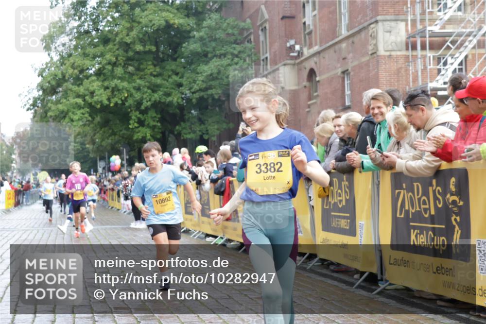 13.09.2026 - Kiel Lauf Yannick Fuchs http://msf.ph/oto/10282947 13.09.2026 08:57:02 Ziel 81, 482, 2384, 2479, 2543, 3034, 3161, 3305, 3665, 4558, 4901, 4908, 5003, 5223, 5340, 5719, 6361, 6807, 7559, 7752, 7927, 9307, 9564, 9940, 10603, 11423, 11495, 11558, 11986, 12062, 12154, 12215, 12350, 12455, 12522, 26, 139, 482, 582, 653, 758, 899, 1137, 1222, 1285, 1340, 1544, 1950, 2478, 2479, 2543, 3078, 3303, 3520, 3740, 3930, 4127, 4128, 4136, 4188, 4228, 4680, 4901, 4925, 5333, 5597, 6903, 8094, 8270, 8424, 9156, 9292, 9562, 9826, 10042, 10213, 11627, 11986, 470 meine-sportfotos.de