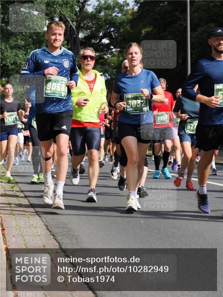 13.09.2026 - 21. swb-Marathon Bremen TobiasT http://msf.ph/oto/10282949 13.09.2026 12:03:21 Laufen 7475, 9058, 3032, 7013, 8957, 318, 527 meine-sportfotos.de