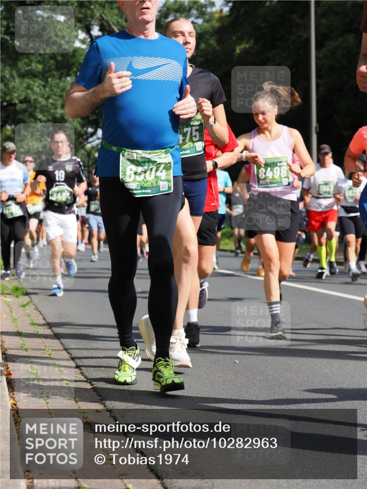 13.09.2026 - 21. swb-Marathon Bremen TobiasT http://msf.ph/oto/10282963 13.09.2026 12:03:24 Laufen 19, 345, 6504, 7285, 26, 75, 26, 8498 meine-sportfotos.de