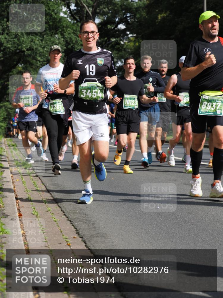 13.09.2026 - 21. swb-Marathon Bremen TobiasT http://msf.ph/oto/10282976 13.09.2026 12:03:26 Laufen 8656, 19, 7261, 3454, 0, 0, 10123, 8937 meine-sportfotos.de