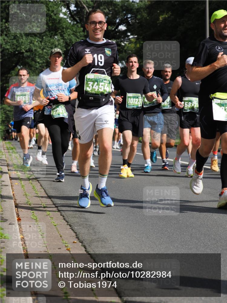 13.09.2026 - 21. swb-Marathon Bremen TobiasT http://msf.ph/oto/10282984 13.09.2026 12:03:26 Laufen 19, 8656, 226, 3454, 10123, 5877 meine-sportfotos.de