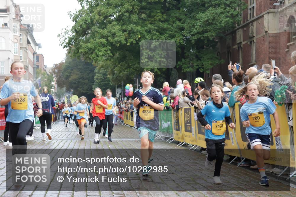 13.09.2026 - Kiel Lauf Yannick Fuchs http://msf.ph/oto/10282985 13.09.2026 08:57:08 Ziel 2384, 3665, 4908, 5003, 5340, 5719, 5809, 7752, 8341, 9542, 10321, 11495, 11558, 12215, 12455, 12512, 26, 81, 139, 482, 653, 899, 1222, 1285, 1340, 1544, 2478, 2479, 2543, 3034, 3161, 3303, 3305, 3520, 3740, 3930, 4128, 4136, 4188, 4228, 4558, 4680, 4901, 4925, 5223, 5333, 5597, 6361, 6807, 6903, 7559, 7927, 8094, 8270, 8424, 9156, 9292, 9307, 9562, 9564, 9826, 9940, 10042, 10213, 10603, 11423, 11627, 11986, 12062, 1769 meine-sportfotos.de