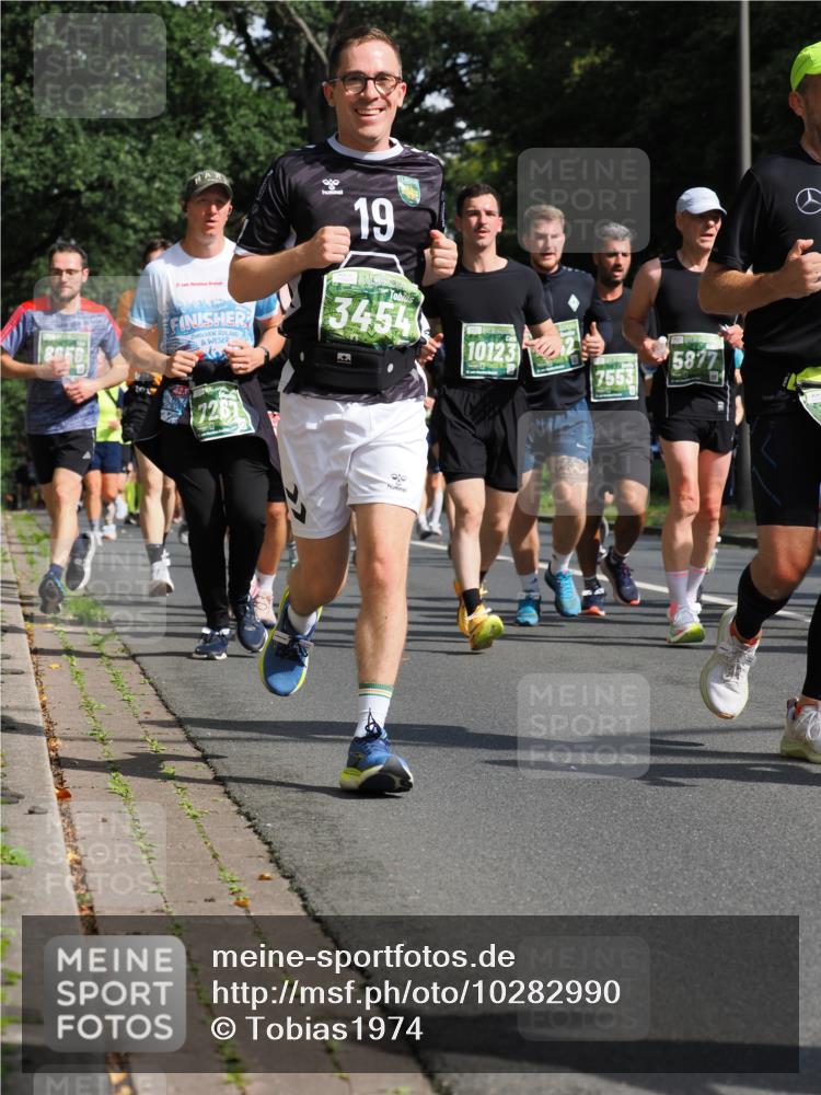 13.09.2026 - 21. swb-Marathon Bremen TobiasT http://msf.ph/oto/10282990 13.09.2026 12:03:26 Laufen 21, 19, 3454, 8656, 42, 1, 726, 0, 0, 10123, 5877, 7553 meine-sportfotos.de