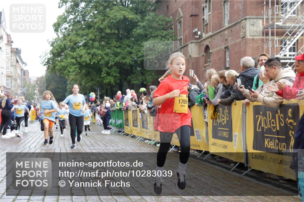 13.09.2026 - Kiel Lauf Yannick Fuchs http://msf.ph/oto/10283039 13.09.2026 08:57:11 Ziel 2384, 3665, 5003, 5340, 5719, 5809, 7752, 8341, 9542, 10321, 11558, 12215, 12455, 12512, 81, 139, 482, 653, 899, 1222, 1285, 1340, 1544, 2384, 2478, 2479, 2543, 3034, 3161, 3303, 3305, 3520, 3740, 4136, 4188, 4228, 4558, 4680, 4901, 4908, 4925, 5223, 5333, 5597, 6361, 6807, 6903, 7559, 7752, 7927, 8094, 8270, 8424, 9156, 9292, 9307, 9562, 9564, 9826, 9940, 10042, 10213, 10603, 11423, 11495, 11627, 11986, 12062, 1546, 1769, 5984, 7715, 1285, 3520, 4188 meine-sportfotos.de