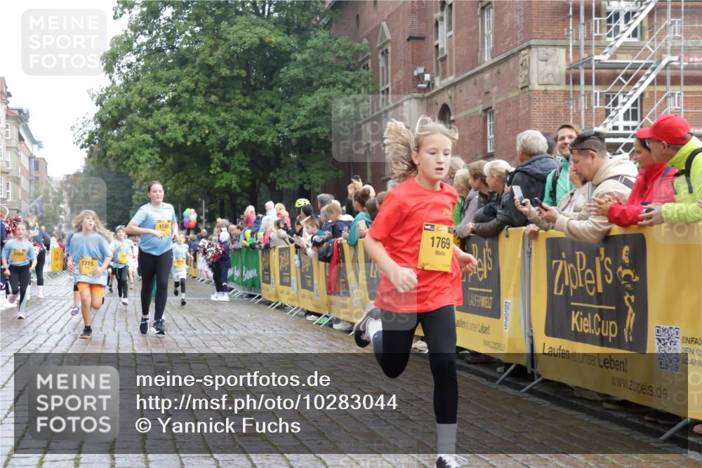 13.09.2026 - Kiel Lauf Yannick Fuchs http://msf.ph/oto/10283044 13.09.2026 08:57:11 Ziel 2384, 3665, 5003, 5340, 5719, 5809, 7752, 8341, 9542, 10321, 11558, 12215, 12455, 12512, 81, 139, 482, 653, 899, 1222, 1285, 1340, 1544, 2384, 2478, 2479, 2543, 3034, 3161, 3303, 3305, 3520, 3740, 4136, 4188, 4228, 4558, 4680, 4901, 4908, 4925, 5223, 5333, 5597, 6361, 6807, 6903, 7559, 7752, 7927, 8094, 8270, 8424, 9156, 9292, 9307, 9562, 9564, 9826, 9940, 10042, 10213, 10603, 11423, 11495, 11627, 11986, 12062, 1546, 1769, 5984, 7715, 1285, 3520, 4188 meine-sportfotos.de