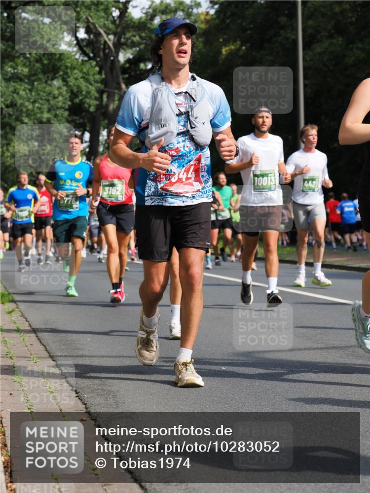 13.09.2026 - 21. swb-Marathon Bremen TobiasT http://msf.ph/oto/10283052 13.09.2026 12:03:40 Laufen 8776, 3162, 44, 10013 meine-sportfotos.de