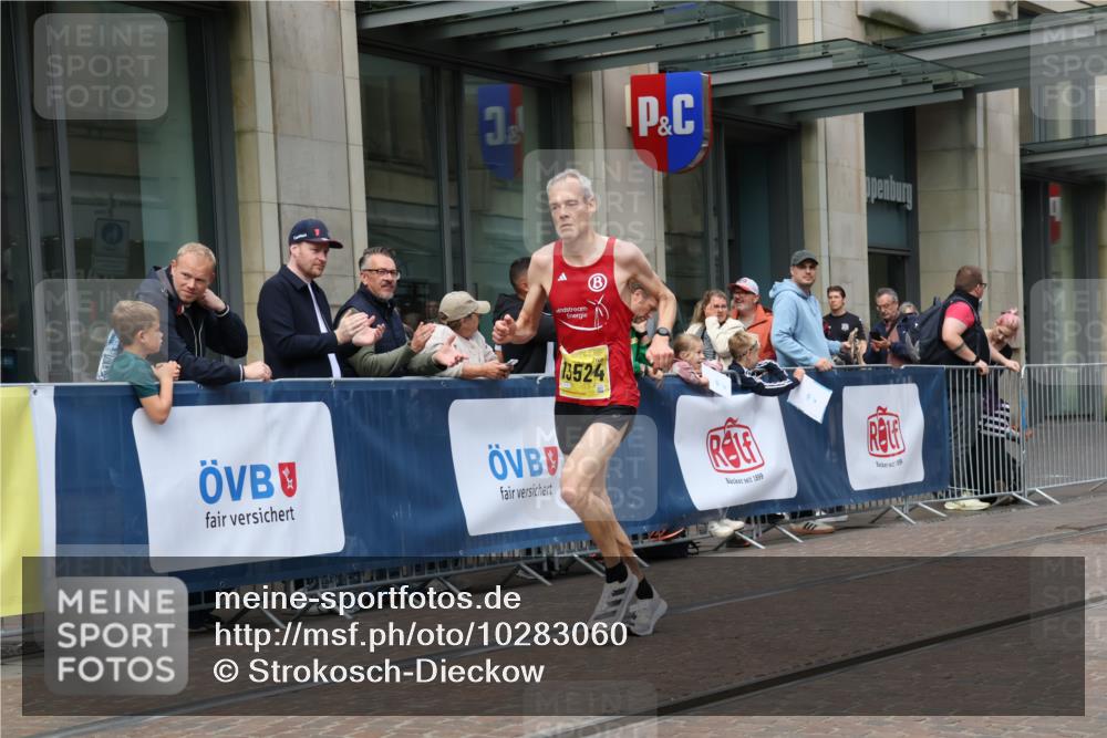 13.09.2026 - 21. swb-Marathon Bremen Strokosch-Dieckow http://msf.ph/oto/10283060 13.09.2026 10:32:29 Ziel 13550, 13581, 13599, 13622, 13524, 13564, 13638, 13639 meine-sportfotos.de