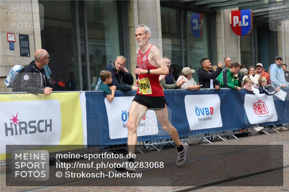 13.09.2026 - 21. swb-Marathon Bremen Strokosch-Dieckow http://msf.ph/oto/10283068 13.09.2026 10:32:30 Ziel 13550, 13581, 13599, 13622, 13524, 13564, 13638, 13639 meine-sportfotos.de
