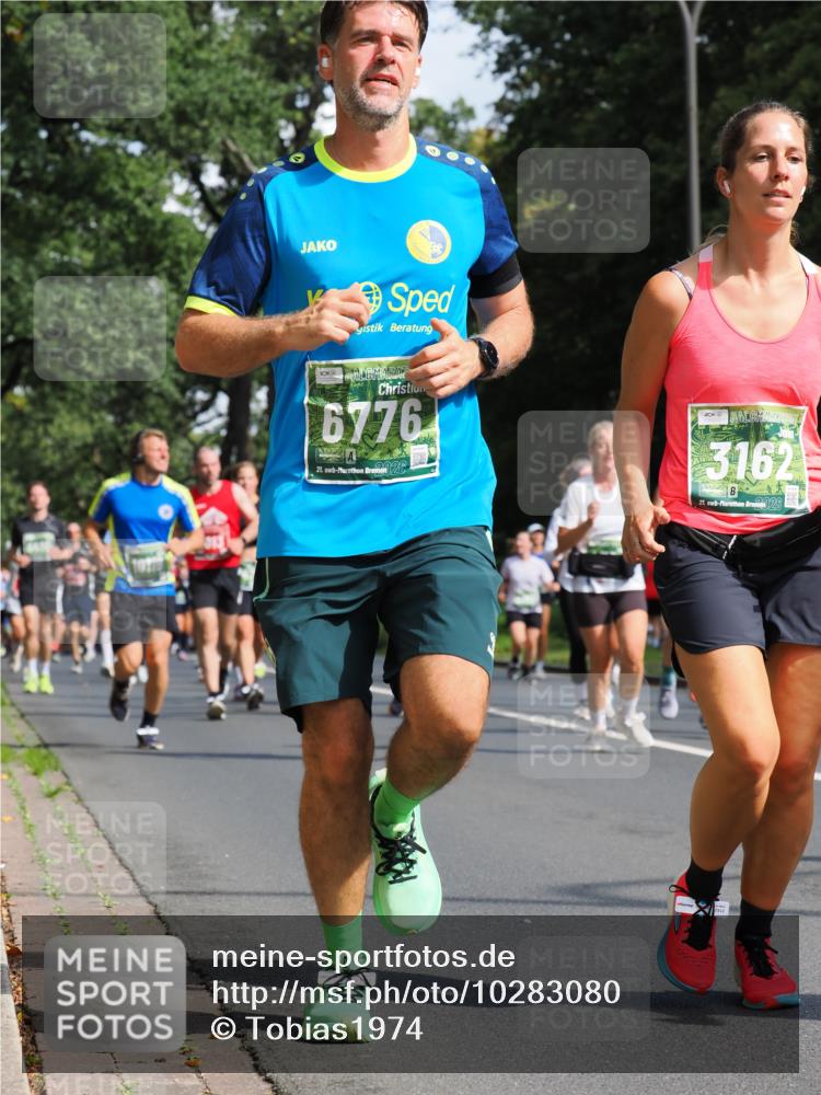 13.09.2026 - 21. swb-Marathon Bremen TobiasT http://msf.ph/oto/10283080 13.09.2026 12:03:42 Laufen 6776, 21, 26, 3162, 21, 026 meine-sportfotos.de