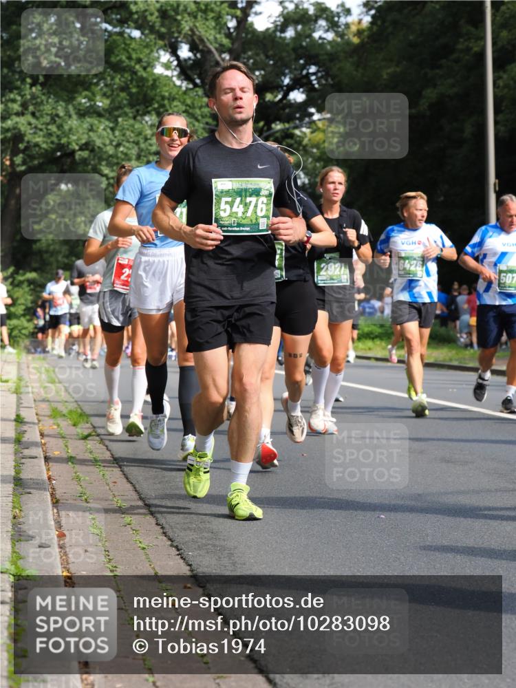 13.09.2026 - 21. swb-Marathon Bremen TobiasT http://msf.ph/oto/10283098 13.09.2026 12:03:49 Laufen 2, 5476, 240, 2921, 6426, 507 meine-sportfotos.de