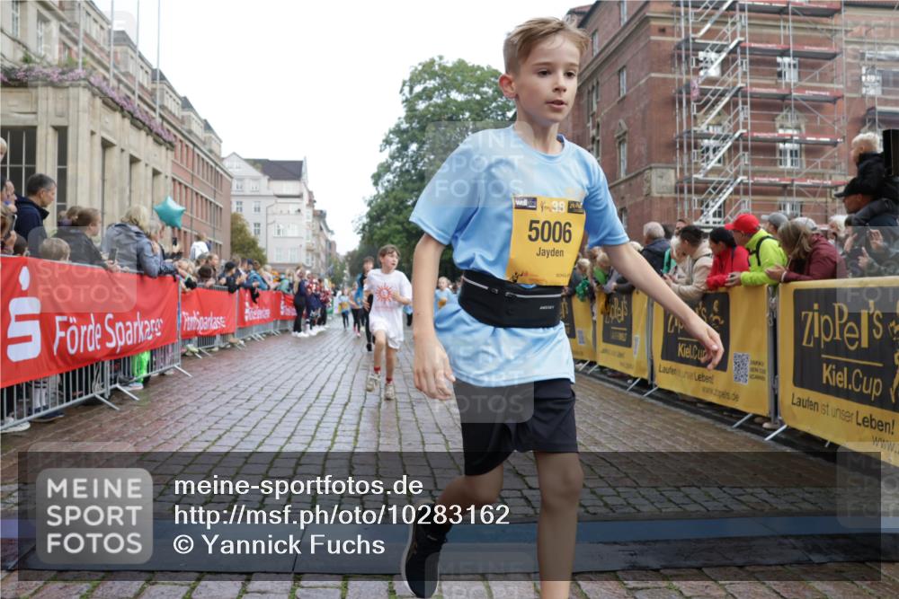 13.09.2026 - Kiel Lauf Yannick Fuchs http://msf.ph/oto/10283162 13.09.2026 08:57:17 Ziel 3382, 5003, 5809, 8341, 9542, 10321, 10892, 12512, 81, 139, 482, 653, 1222, 1544, 2384, 2478, 2479, 2543, 3034, 3161, 3303, 3305, 3665, 3740, 4136, 4558, 4680, 4901, 4908, 4925, 5003, 5223, 5333, 5340, 5597, 5719, 6361, 6807, 6903, 7559, 7752, 7927, 8094, 8270, 8424, 9156, 9292, 9307, 9562, 9564, 9826, 9940, 10042, 10213, 10603, 11423, 11495, 11558, 11627, 11986, 12062, 12215, 12455, 160, 406, 1051, 1546, 1769, 5006, 5984, 6459, 7715, 9062, 1285, 3520, 4188 meine-sportfotos.de