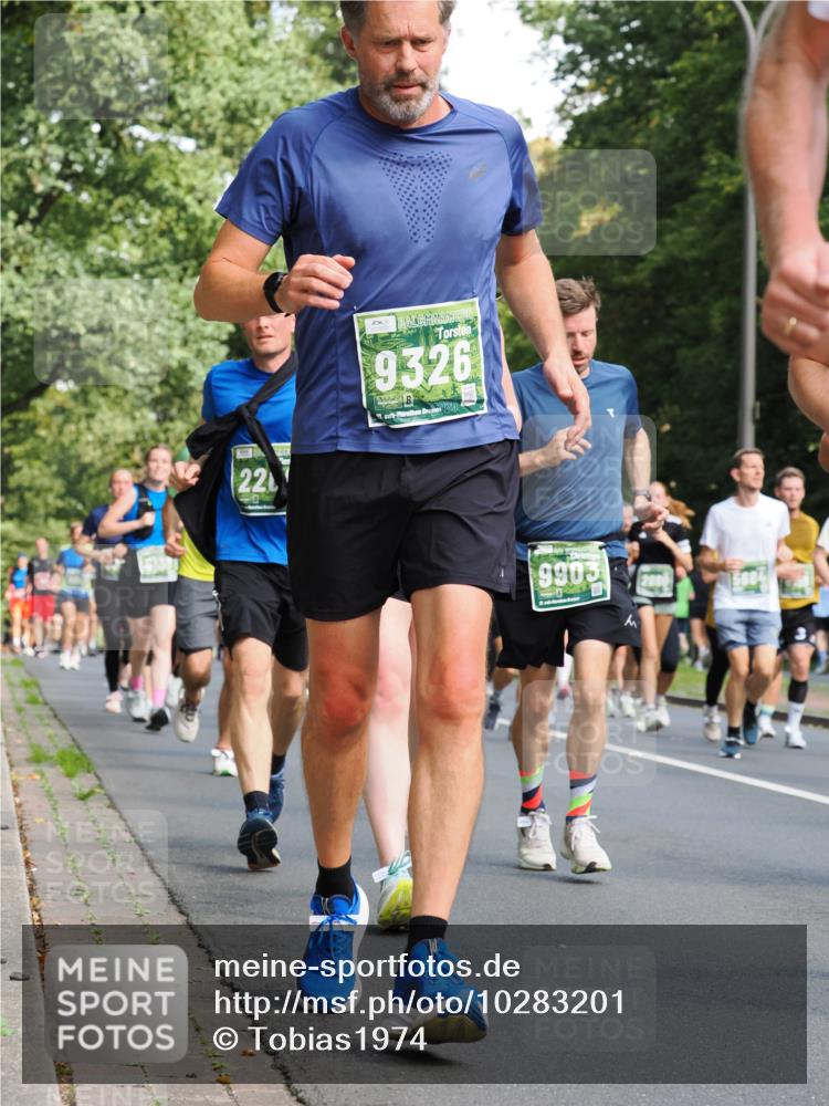 13.09.2026 - 21. swb-Marathon Bremen TobiasT http://msf.ph/oto/10283201 13.09.2026 12:04:11 Laufen 9326, 20, 9903 meine-sportfotos.de