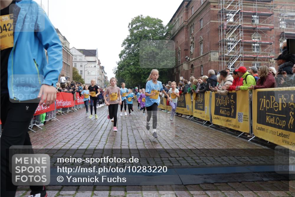 13.09.2026 - Kiel Lauf Yannick Fuchs http://msf.ph/oto/10283220 13.09.2026 08:57:21 Ziel 700, 2128, 2129, 3382, 7478, 10321, 10892, 12512, 81, 482, 653, 1222, 2384, 2479, 2543, 3034, 3161, 3305, 3665, 4558, 4680, 4901, 4908, 4925, 5003, 5223, 5333, 5340, 5719, 5809, 6361, 6807, 6903, 7559, 7752, 7927, 8094, 8341, 8424, 9156, 9292, 9307, 9542, 9564, 9826, 9940, 10042, 10603, 11423, 11495, 11558, 11986, 12062, 12215, 12455, 12512, 160, 406, 689, 1051, 1546, 1714, 1769, 2439, 4382, 4383, 5006, 5244, 5762, 5765, 5984, 6459, 7547, 7608, 7715, 9062, 1285 meine-sportfotos.de