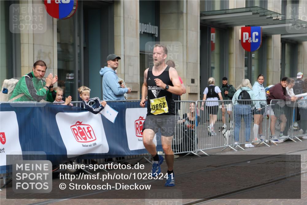 13.09.2026 - 21. swb-Marathon Bremen Strokosch-Dieckow http://msf.ph/oto/10283241 13.09.2026 10:33:25 Ziel 10366, 10475, 10797, 11059, 11481, 12459, 13530, 13541, 11652 meine-sportfotos.de