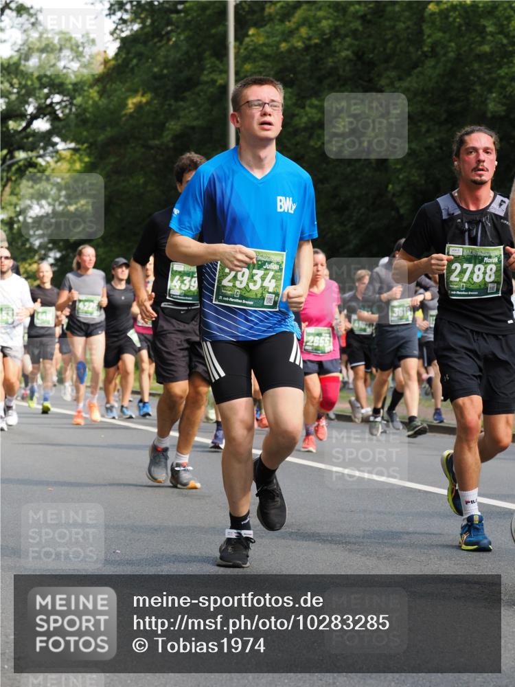 13.09.2026 - 21. swb-Marathon Bremen TobiasT http://msf.ph/oto/10283285 13.09.2026 12:04:22 Laufen 439, 2934, 21, 26, 3618, 2788 meine-sportfotos.de