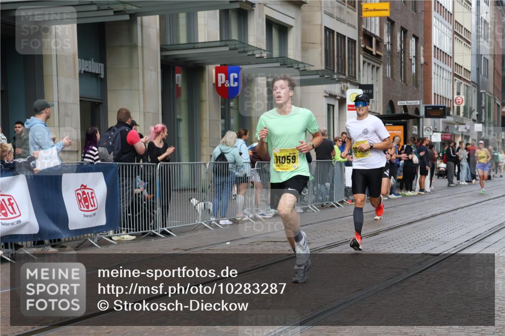 13.09.2026 - 21. swb-Marathon Bremen Strokosch-Dieckow http://msf.ph/oto/10283287 13.09.2026 10:33:32 Ziel 10475, 10797, 12459, 13530, 13541, 10366, 10475, 11059, 11481, 11652 meine-sportfotos.de