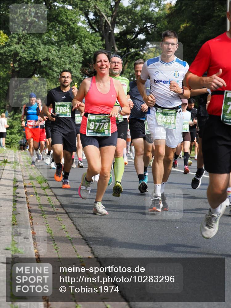 13.09.2026 - 21. swb-Marathon Bremen TobiasT http://msf.ph/oto/10283296 13.09.2026 12:04:25 Laufen 1459, 9064, 600, 9779, 458 meine-sportfotos.de