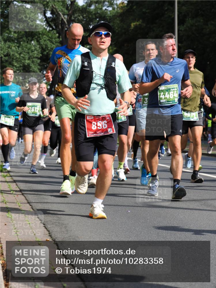 13.09.2026 - 21. swb-Marathon Bremen TobiasT http://msf.ph/oto/10283358 13.09.2026 12:04:35 Laufen 2612, 856, 21, 4464, 5614 meine-sportfotos.de