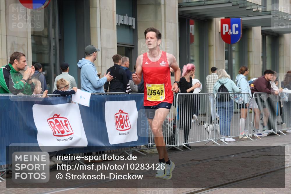 13.09.2026 - 21. swb-Marathon Bremen Strokosch-Dieckow http://msf.ph/oto/10283426 13.09.2026 10:33:46 Ziel 10797, 13605, 10366, 10475, 11059, 11481, 11652, 12459, 13530, 13541 meine-sportfotos.de